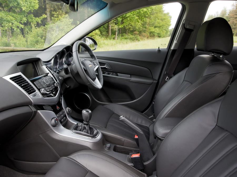  Chevrolet Cruze Hatchback 2011 года  (UK) (фото 21 из 43)